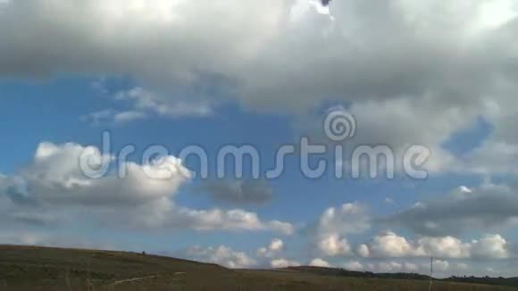 时间云层在山上消失视频的预览图