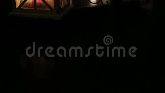 餐厅内部提供舒适的夜光视频的预览图