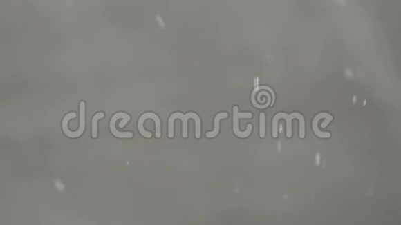 抽象的雪背景雪白的背景灰色背景下的雪纹理视频的预览图