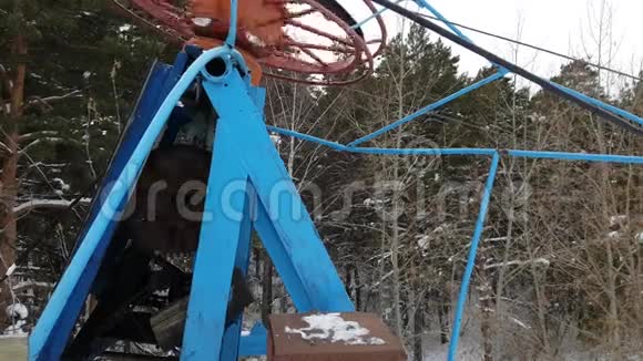 拖式升降机滑雪升降机扭转式机械升降机视频的预览图