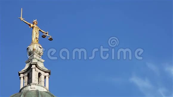 英国伦敦老贝利法官雕像视频的预览图