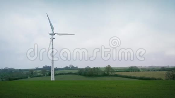 乡村的风力涡轮机视频的预览图