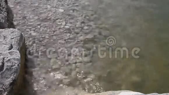 清水及岩底视频的预览图