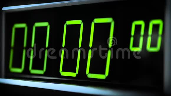 数字钟表带有绿色数字的计数器视频的预览图