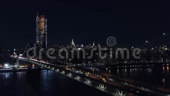 布鲁克林大桥和城市景观在晚上视频的预览图