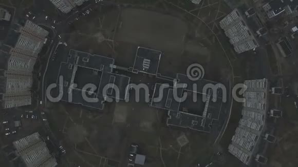 空中镜头灰色苏联房屋模式苏联相同的房屋视频的预览图