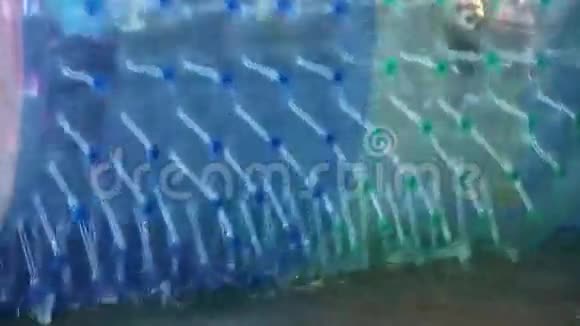 儿童水的吸引力视频的预览图