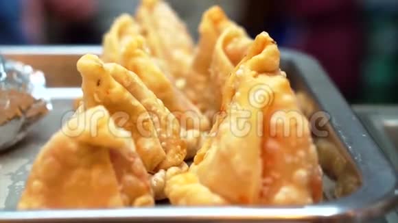 萨莫萨印度油炸小吃视频的预览图