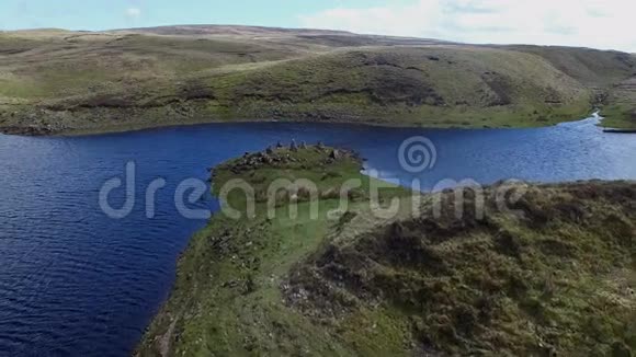 天然爱尔兰半岛的空中无人机视频的预览图