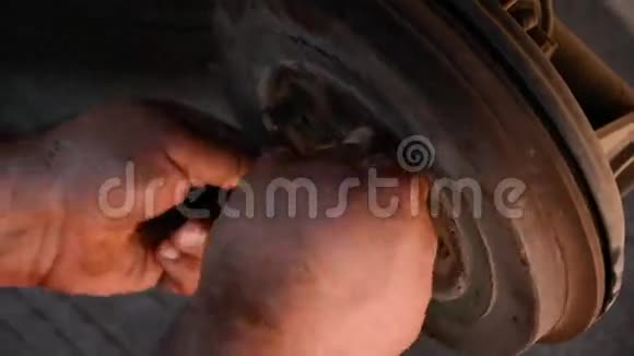 修理汽车滚筒视频的预览图
