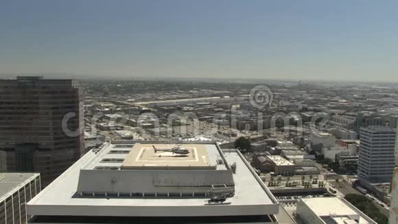 洛杉矶市中心的直升机视频的预览图