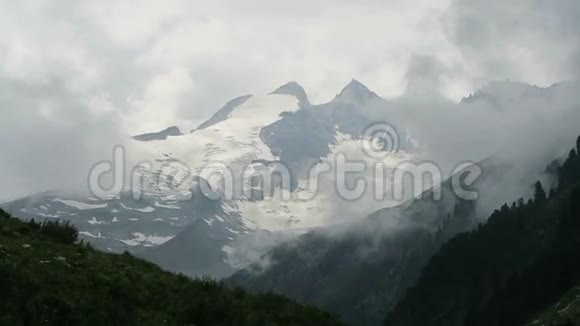 奥地利蒂罗尔州欧洲阿尔卑斯山的云景陶恩山脉格洛斯水库视频的预览图