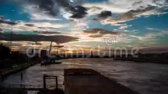 PhraPhutthaYodfa桥的日落景观视频的预览图