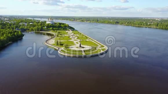 俄罗斯雅罗斯拉夫尔的斯特雷卡公园视频的预览图