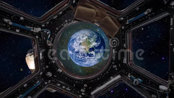 从国际空间站的窗口看地球视频的预览图