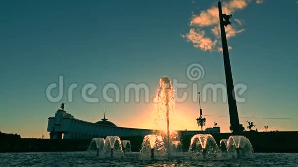 莫斯科胜利公园落日喷泉超慢动作远射视频的预览图