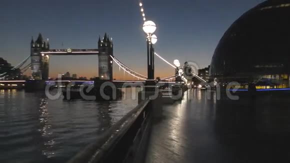 塔桥夜景视频的预览图