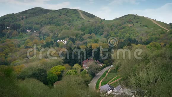 美丽乡村的山路视频的预览图