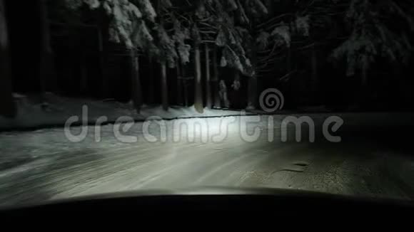 晚上下雪开车视频的预览图