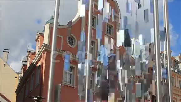 在拉脱维亚里加中心移动的镜像装置视频的预览图