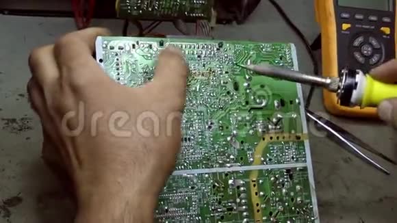 电子维修技术焊接与设备视频的预览图