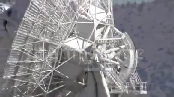 巨型射电望远镜视频的预览图