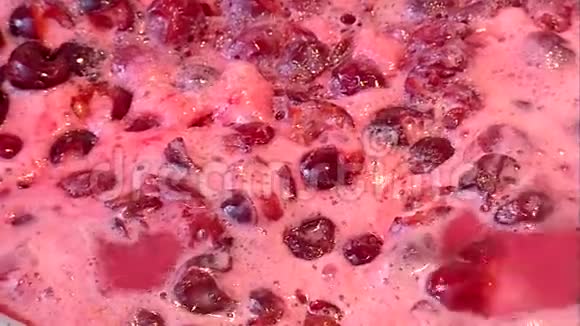 樱桃果酱主动沸腾过程视频的预览图