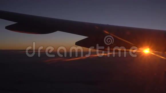 飞机上的日出视频的预览图