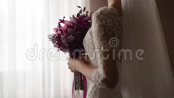 梦幻婚礼美丽的新娘新娘等待新郎视频的预览图