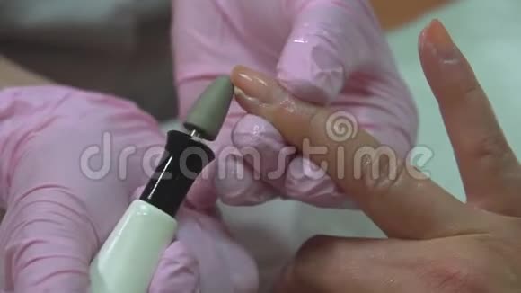 水疗中心手部护理按摩双手奶油为双手快关门1080p视频的预览图