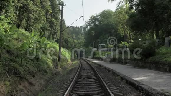 在炎热的夏天铁路格鲁吉亚视频的预览图
