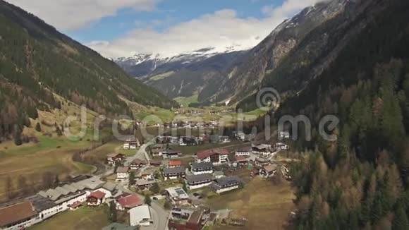 奥地利村空中4k视频的预览图