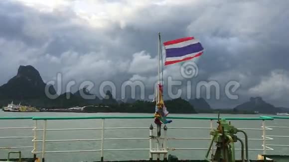 从渡船到大陆的景色雨季泰国视频的预览图