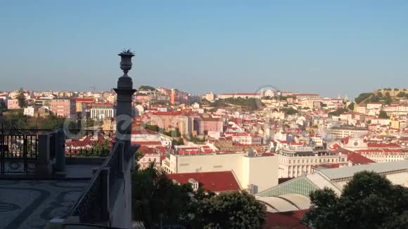 从上城俯瞰里斯本的美景视频的预览图