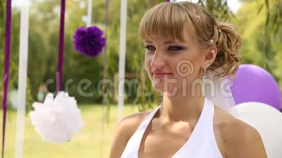 有感情的新娘在婚礼上视频的预览图