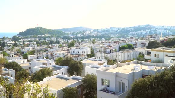 典型的爱琴海建筑在Bodrum土耳其城里的白房子视频的预览图