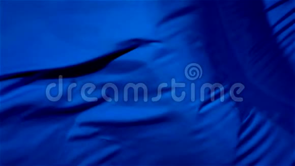 刮布无缝波浪蓝缎面料背景绸布随风飘扬柔软和透气视频的预览图