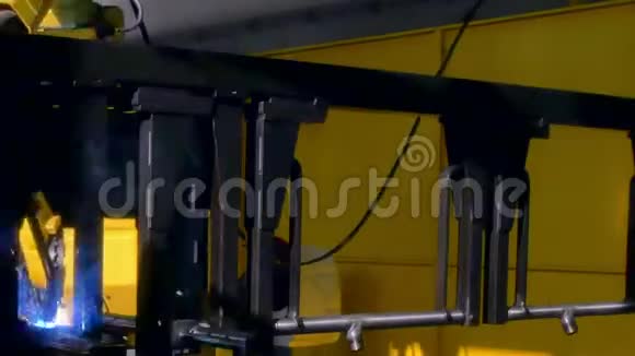 金属铁激光氩焊在工业数控机床上的时效视频的预览图