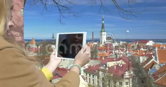 历史名城的人们一览照片视频的预览图
