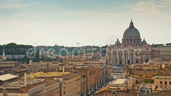 太阳之光梵蒂冈著名的罗西利卡前屋顶城市景观全景4k时间流逝意大利视频的预览图