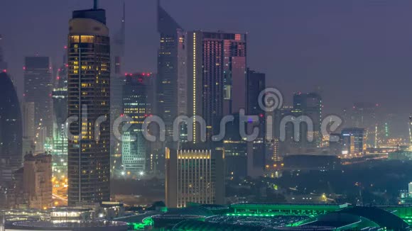 多拜市中心一夜到一天夜间俯瞰大未来城市视频的预览图