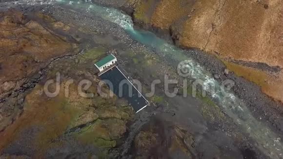 冰岛地热游泳池视频的预览图