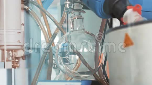 化学实验室科学家找到治疗方法化学工程师实验室化验师工程视频的预览图