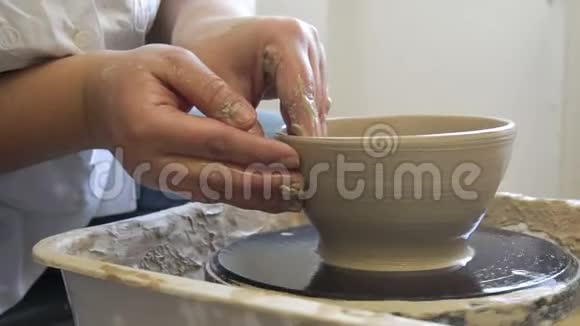 陶工坊工艺工艺技工定型碗轮视频的预览图