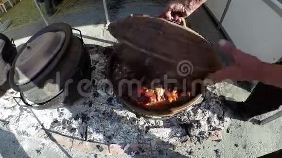 慢煮猪肉及大型泥盆羔羊肉视频的预览图