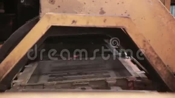 铸造重工机械工业环境视频的预览图