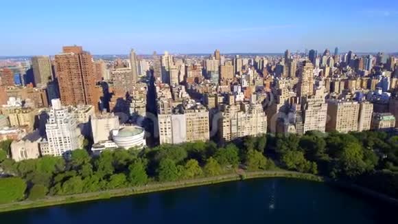 曼哈顿摩天大楼和中央公园视频的预览图