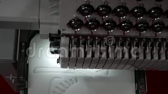 纺织厂工业绣花机视频的预览图