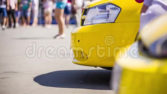 黄色汽车展览视频的预览图