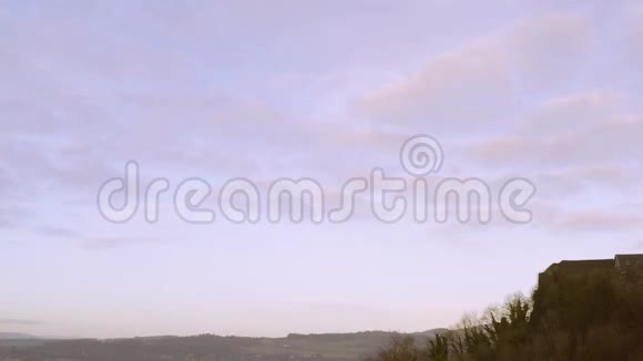 苏格兰中部岩石山顶斯特林城堡的鸟瞰图视频的预览图
